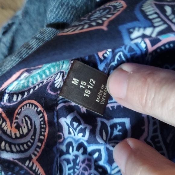 Bundle of 3 size medium tops, old navy plaid Gap chambray Taso Elba paisley - Picture 5 of 5